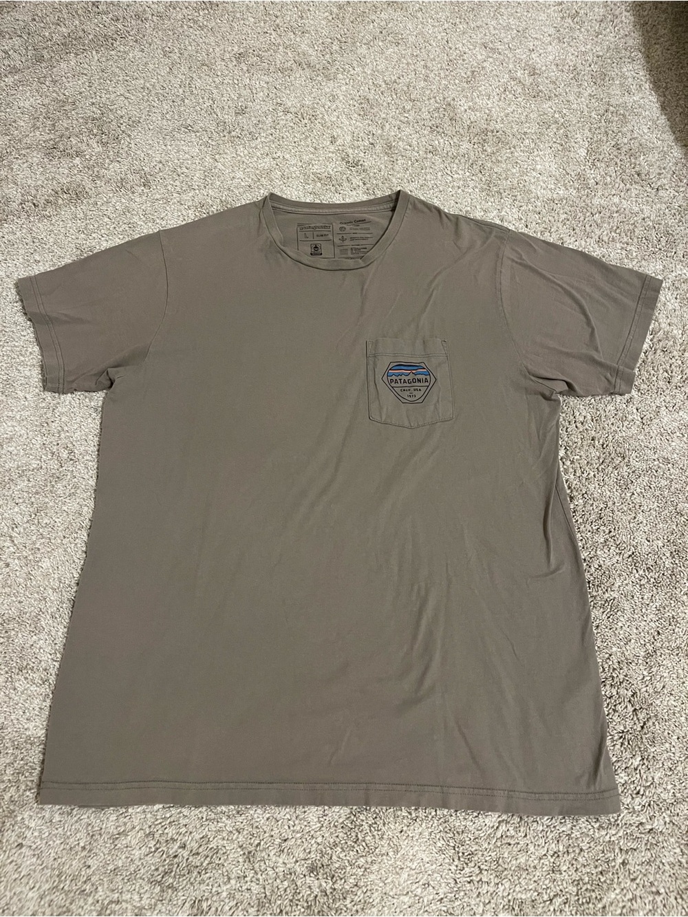 Patagonia Menās Gray Logo Graphic Crew Neck T-Shirt Size L Slim Fit *FLAW